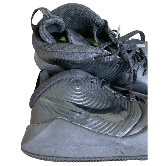 NIKE Team Hustle Size 4 Basketball Sneakers Black Size 4 - Picture 4 of 11